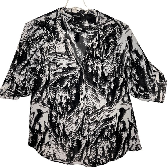 Lane Bryant Blouse Plus Size 22 24 3X Black White Print V Neck Roll Tab Sleeves - Picture 1 of 14